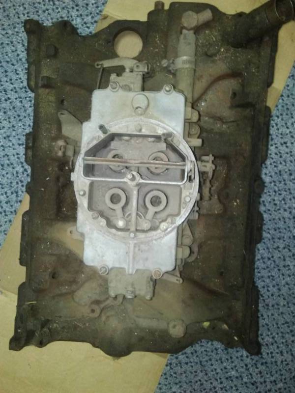 Ford Manifold with 4 barrel double pumper.