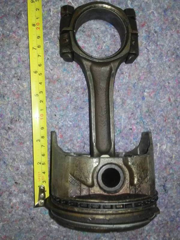 Oil Pan, Heads, Flywheel, pistons, Camshaft, Crank shaft, oil pump, etc. 44 pictures