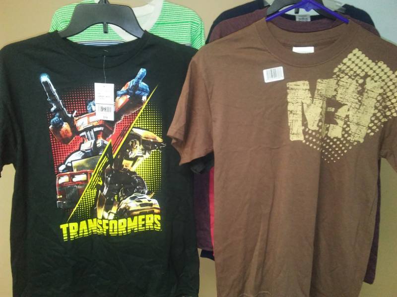 lot 402 image: Boys shirts, large - 5 short sleeve  long sleeve.