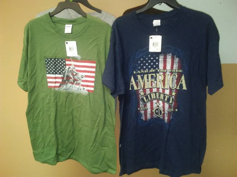 lot 406 image: Mens shirts, large - 4. Short sleeve.