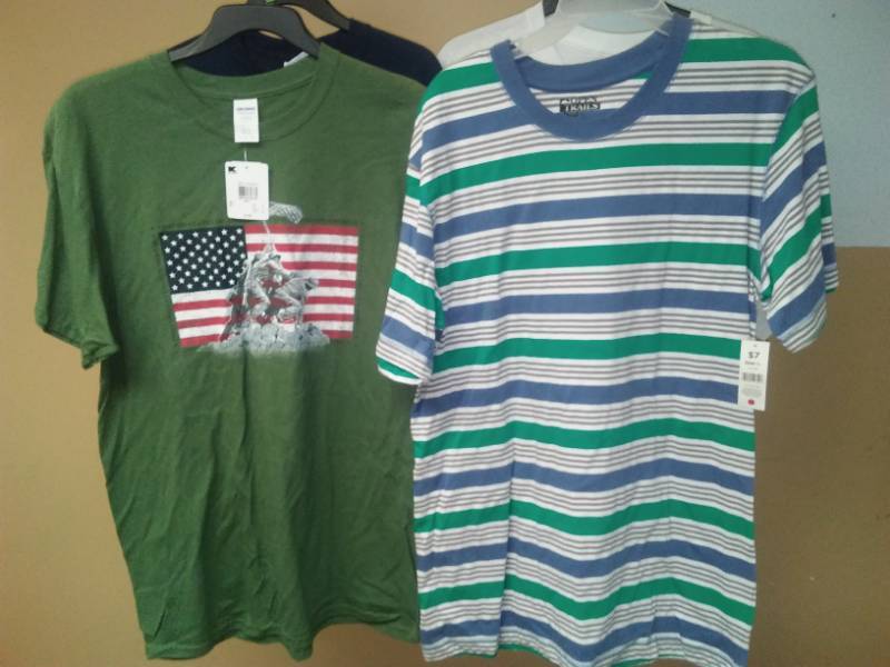 lot 407 image: Mens shirts, large - 4. Short sleeve.