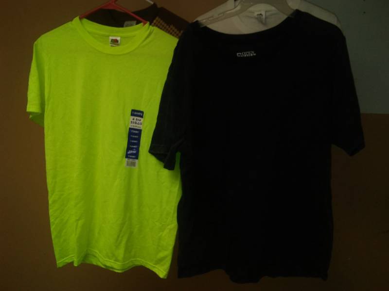 lot 415 image: Mens medium - 4. Short sleeve.