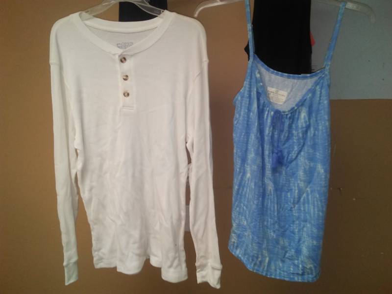 lot 417 image: Ladies medium - 5. Long sleeve and tanks.