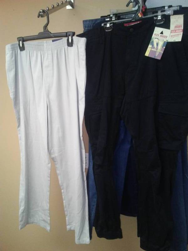 lot 443 image: Mens pants - 2. 38w and XL pants.