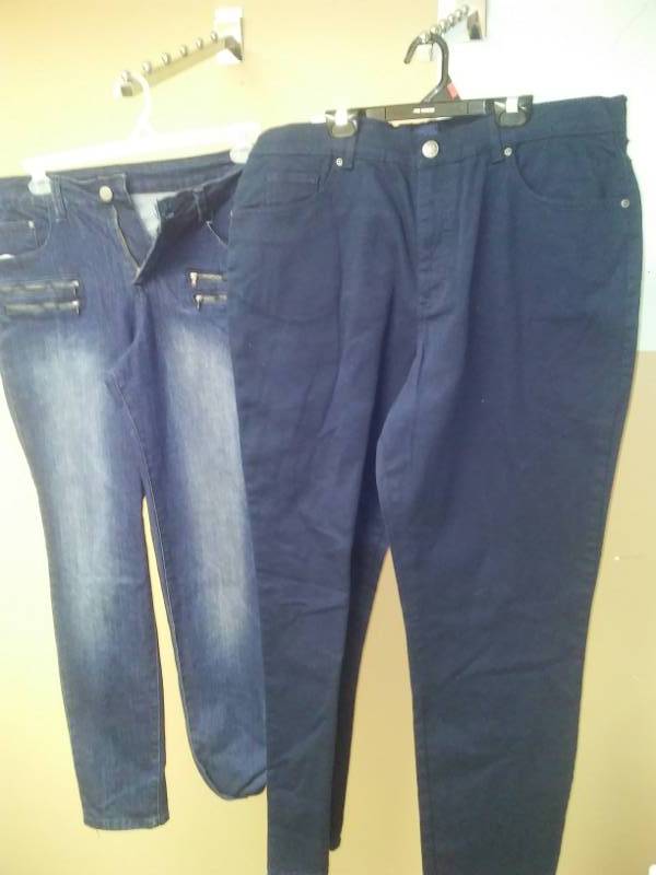 lot 451 image: Womens jeans - 2. Size 18.