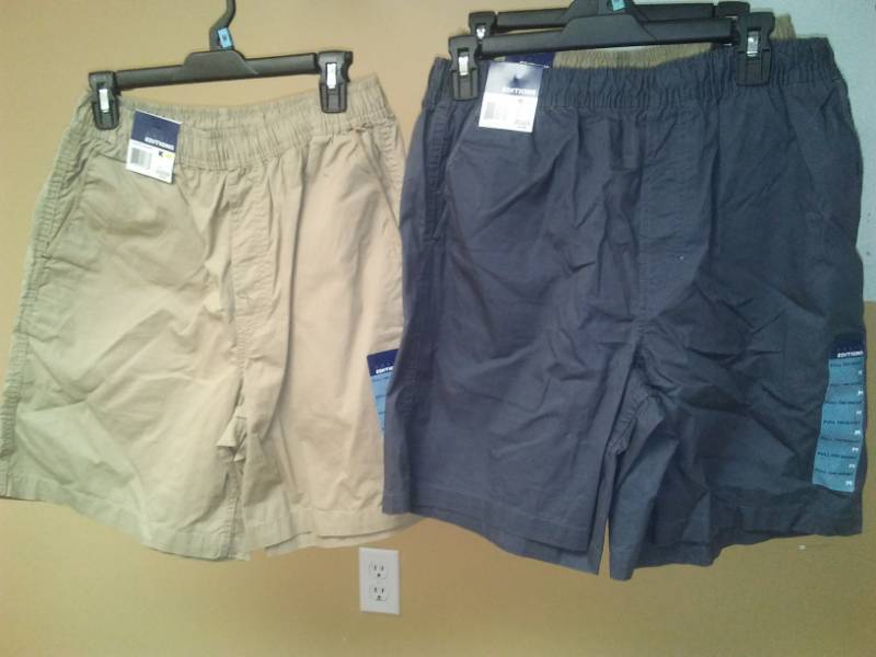 lot 456 image: Mens shorts - 3. Size Medium.