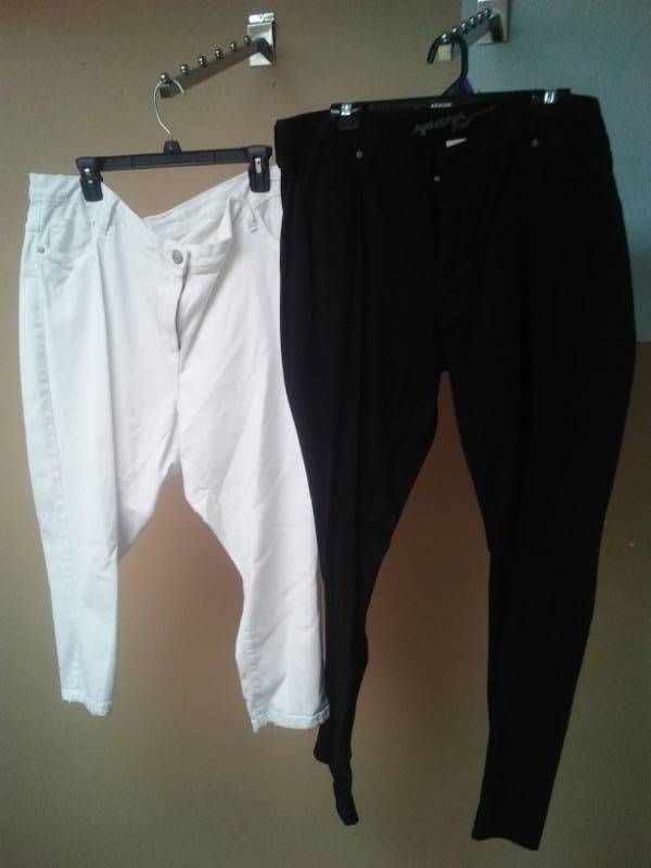 lot 461 image: Womens jeans - 2. Size 18 and 20.