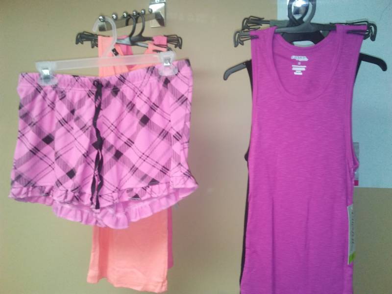 lot 467 image: Womens shorts and tanks - 6. Size medium