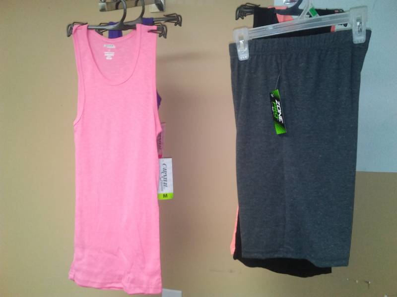 lot 468 image: Womens tanks and shorts - 5. Size medium.
