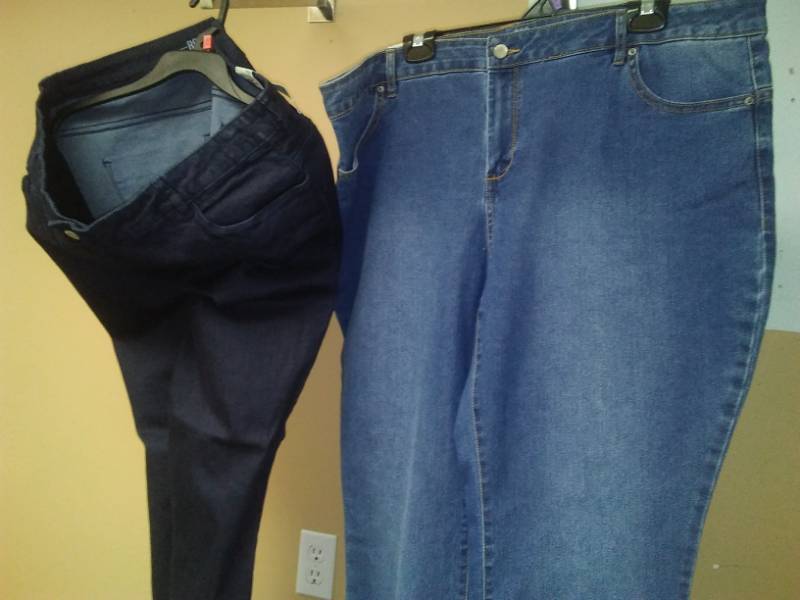 lot 471 image: Womens jeans - 2. Size 35.