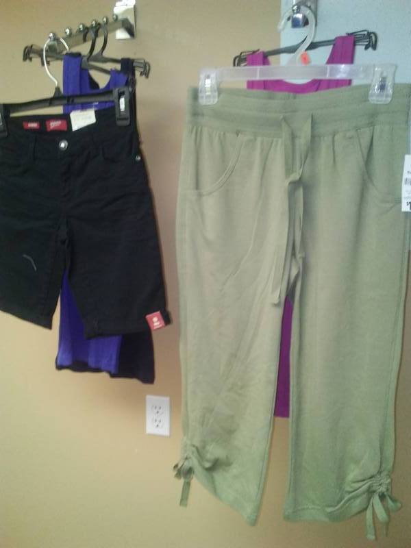 lot 475 image: Womens shorts  Capri  tanks - 5. Size small.
