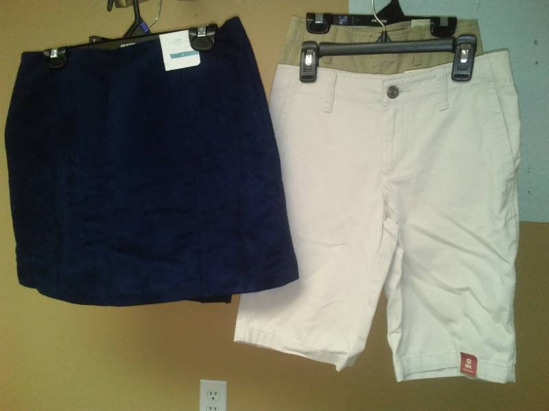 lot 487 image: Ladies shorts - 4. Size 1012.