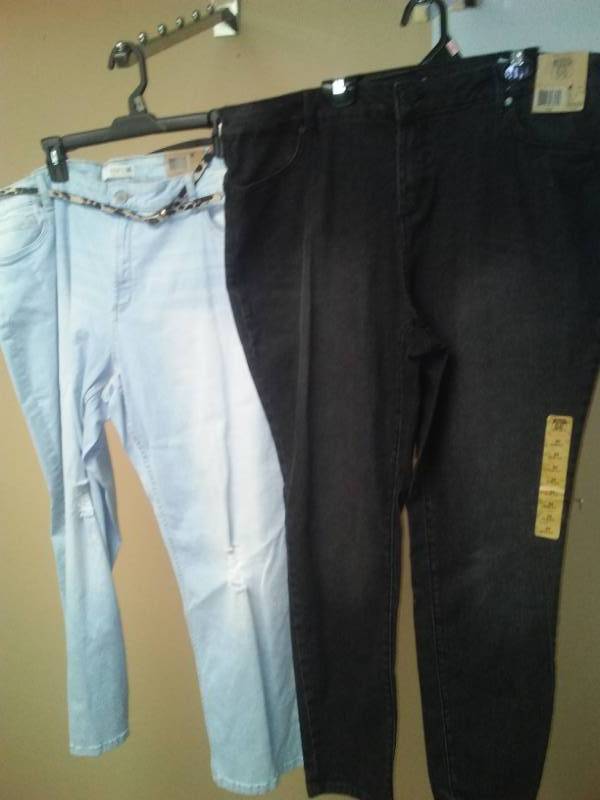 lot 488 image: Ladies jeans - 2. Size 33 - 35.