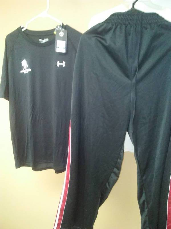 lot 492 image: Mens pants  shirts - 2. 2XL pants, XL shirt.