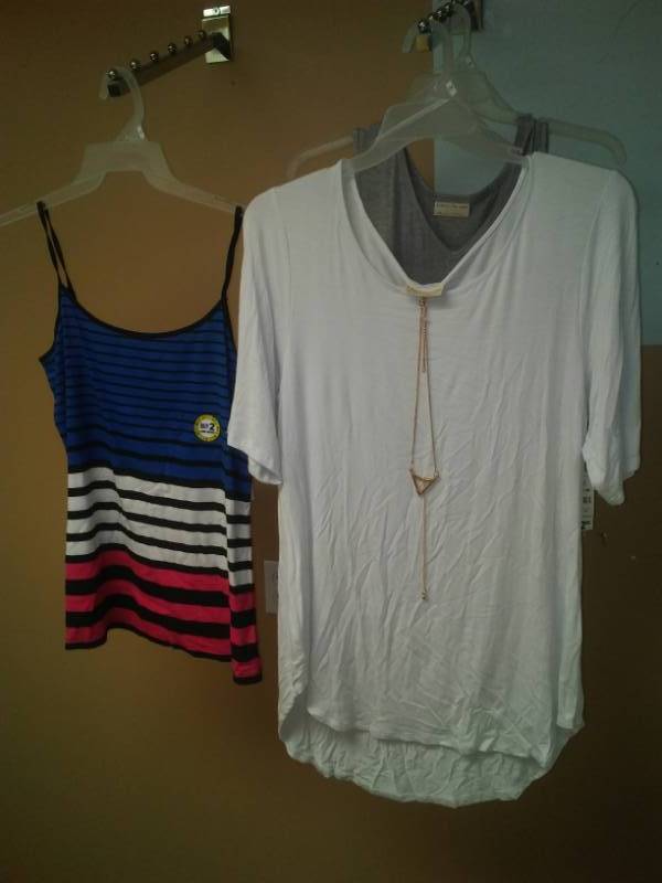 lot 494 image: Womens tops - 3. Size 1X.