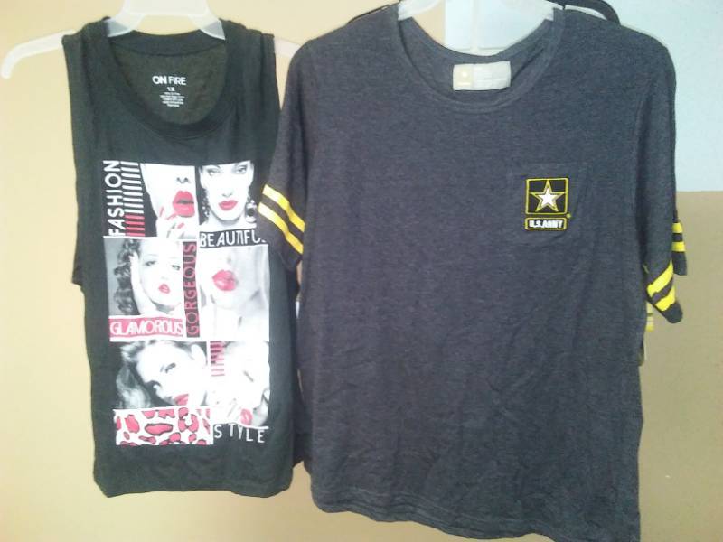 lot 495 image: Womens tops - 3. Size 1X.