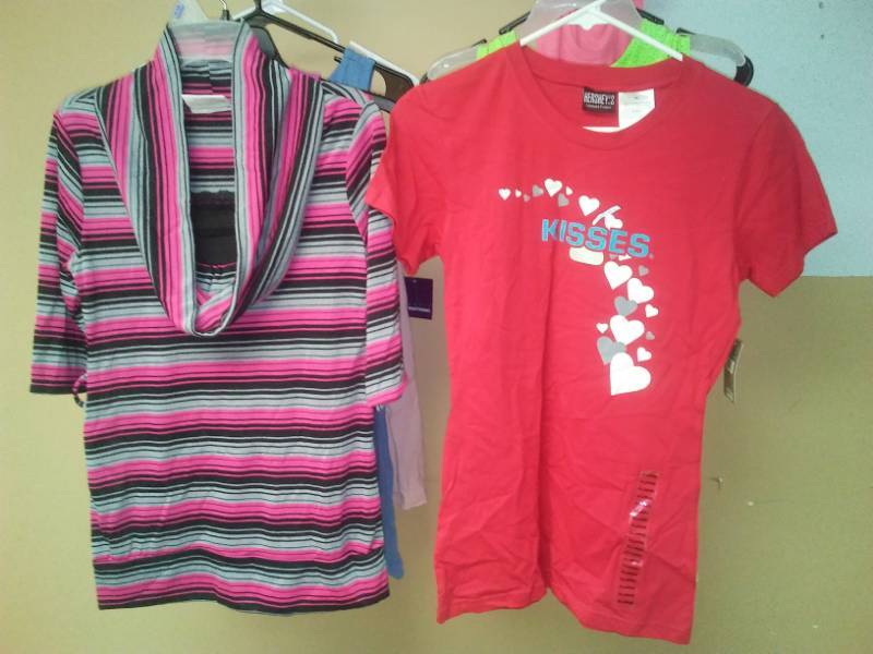 lot 500 image: Womens tops - 8. Size XL.
