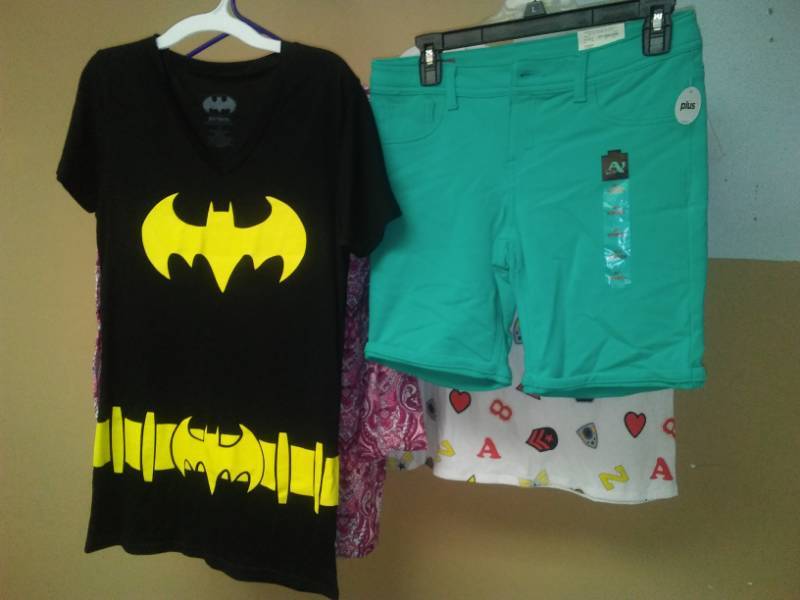 lot 501 image: Womens tops  shorts - 4. Tops XL shorts 14.5 Plus.
