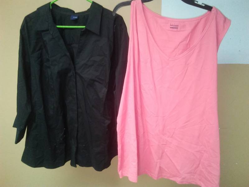lot 503 image: Womens tops - 2. Size 4X.