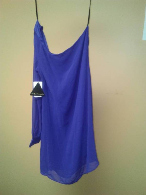 lot 507 image: Womens top, $68 retail. Size small, City triangle.