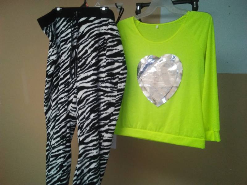 lot 508 image: Womens tops  pants- 4. Size 3x.