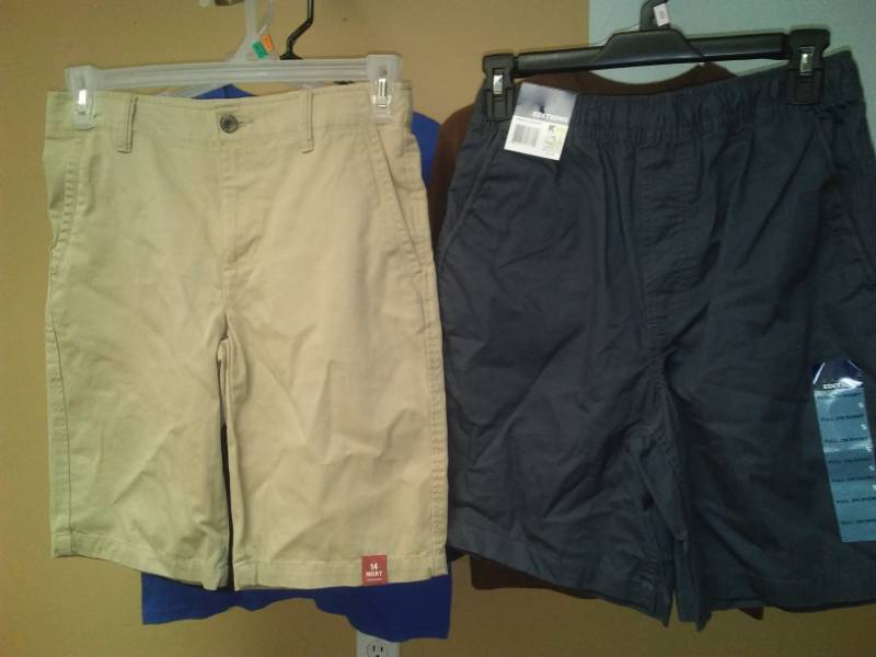 lot 509 image: Boys Tees  shorts - 5. Size 14 H  mens small.