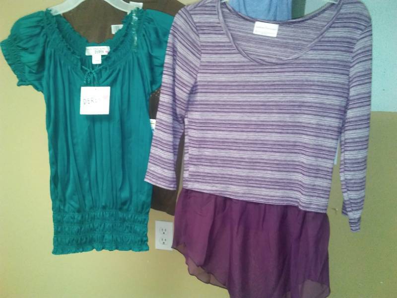 lot 513 image: Womens tanks and tees - 6 size small.