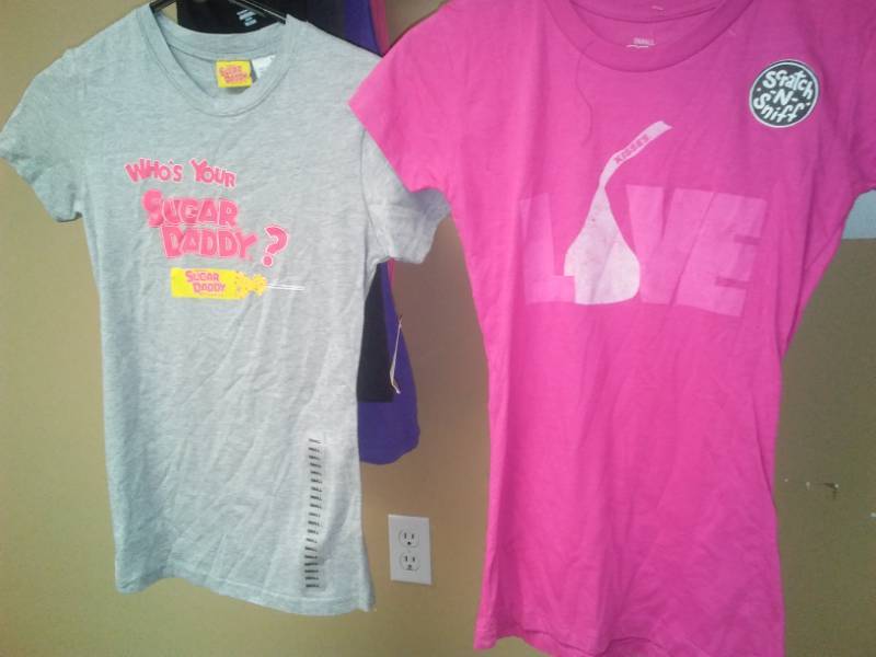 lot 517 image: Womens tanks and tees - 7. Size small.