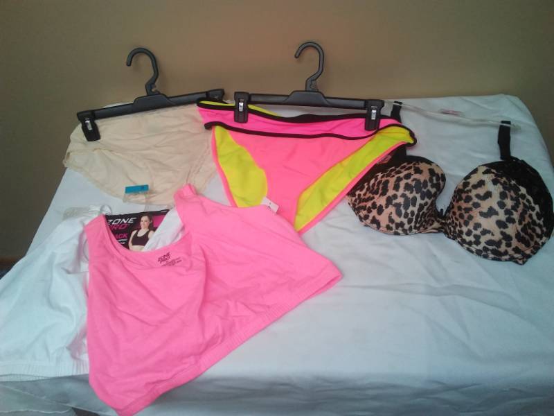 lot 520 image: Womens Intimates, size 3XL.