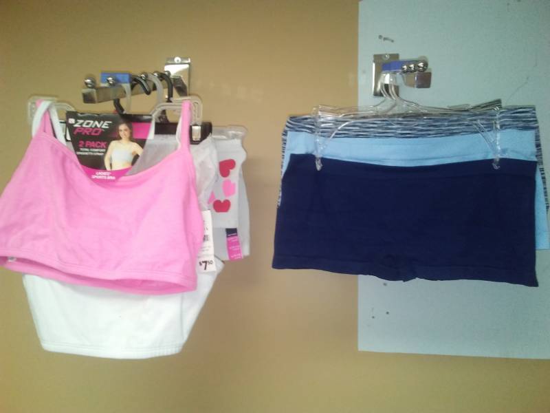 lot 524 image: Womens Intimates  Sports, size large.