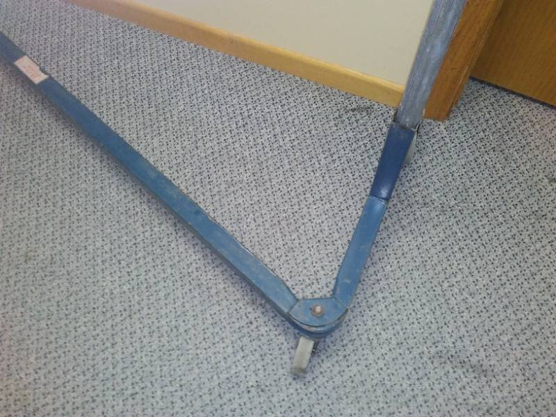 lot 399 image: Heavy-Duty Commercial Grade Single-Bar Rolling Z Rack Garment Rack