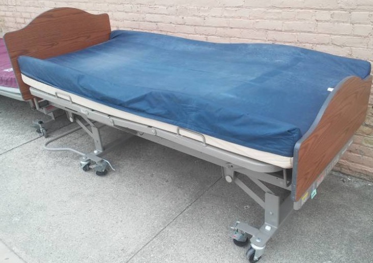 lot 203 image: Hill - ROM resident model p870 hospital bed