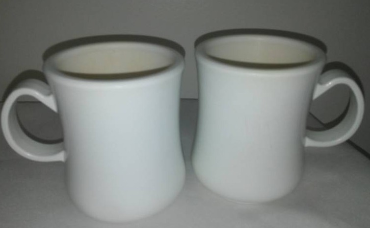 lot 222 image: Continental plastic coffee cups - 28.