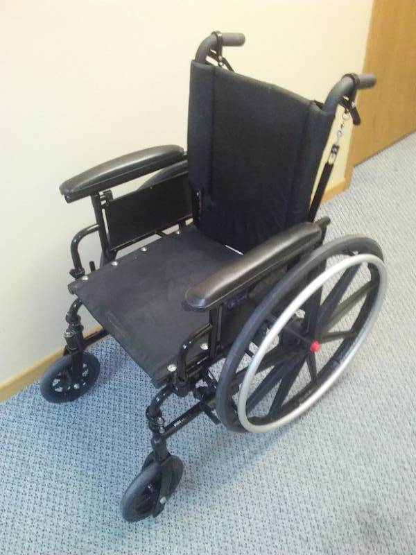 lot 246 image: Invacare wheelchair 9000 XT - like new. 1