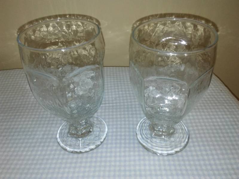 lot 259 image: 11 glass stemmed water goblets 12 oz.