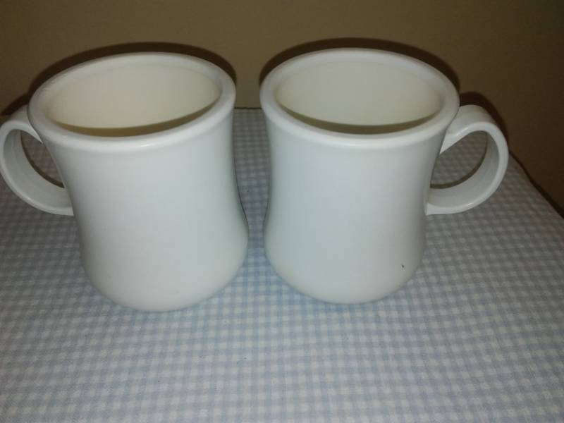 lot 262 image: 72 plastic coffee mugs  cups