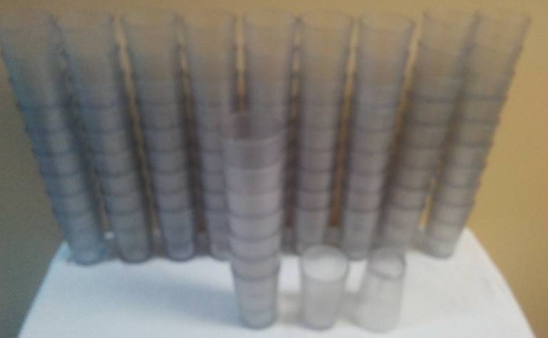 lot 277 image: 90 Plastic Stackable Glasses 8 oz.