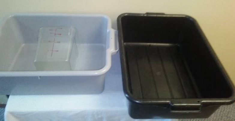 lot 285 image: 3 commercial containers, high quality, Sysco and Cambro.