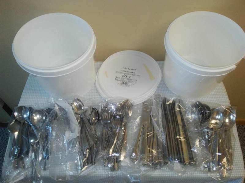 lot 286 image: Miscellaneous knives, Forks, teaspoons, tablespoons, soup spoons.