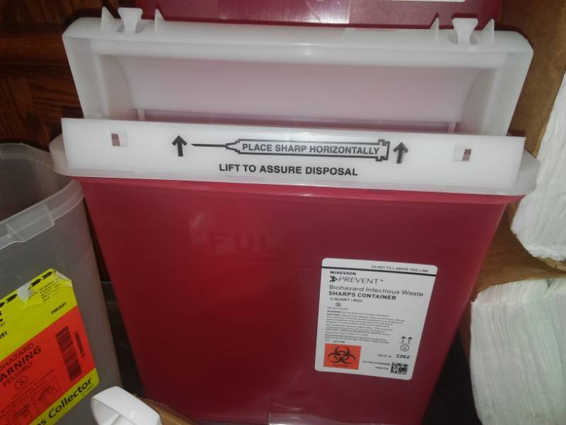 lot 315 image: Miscellaneous 3 biohazard sharp containers and more