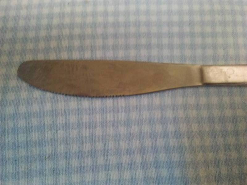 lot 273 image: Two Gross (288) Knives  Plain design but good condition.