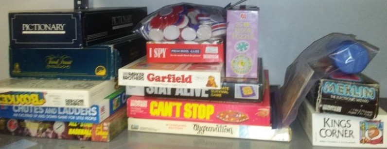 lot 201 image: Games and puzzles. Over a dozen