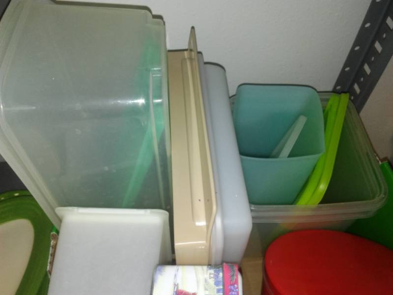 lot 203 image: Tupperware - nice, tins, kitchen, platters.