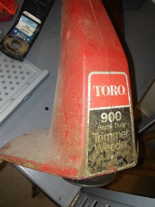 lot 207 image: Emergency flare kit, receiver hitch, Toro 900 corded trimmer and more