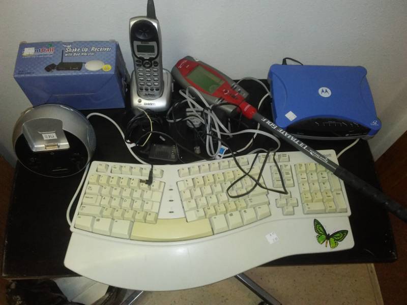 lot 222 image: Electronics and Tech.