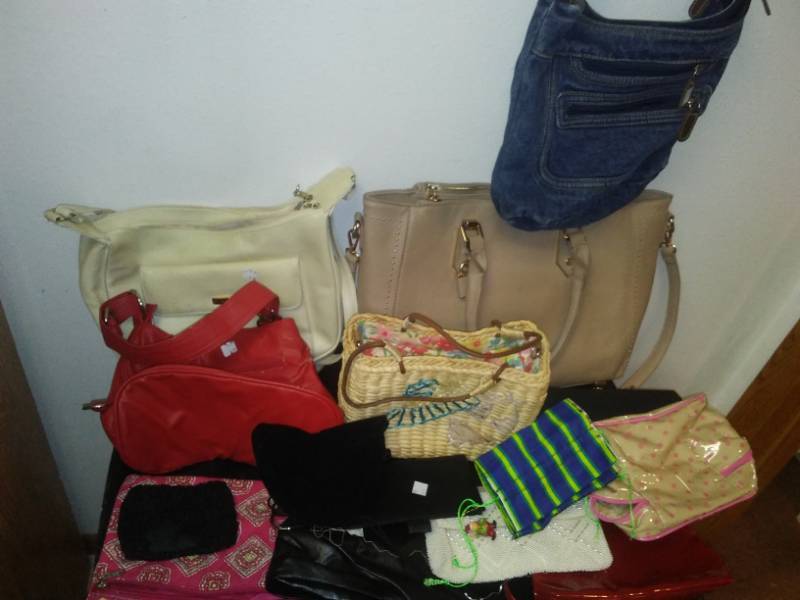 lot 228 image: Purses, wallets, clutches, bags.