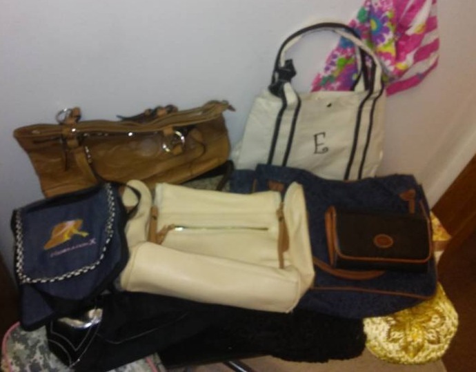 lot 229 image: Purses, wallets, clutches, bags.