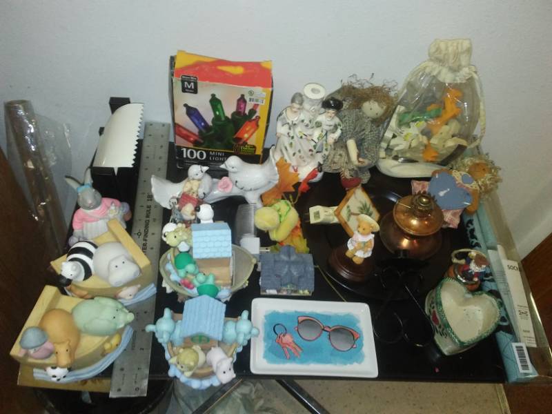 lot 240 image: Noahs Ark resin and collectibles.