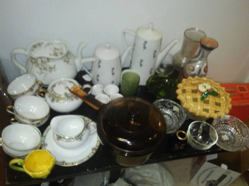 lot 258 image: Corning Glass pot, tea sets and more with 18 gal. tote w cover