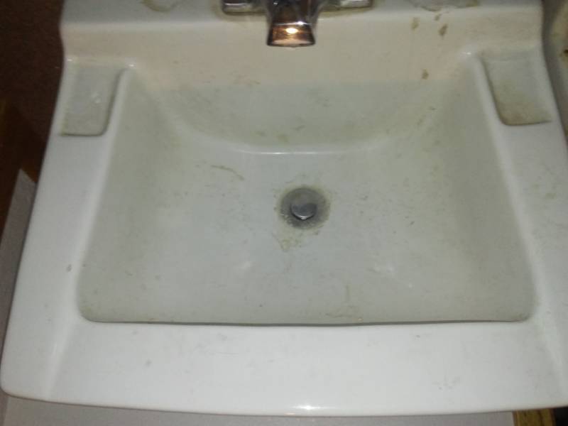 lot 276 image: 2 bathroom wall hanging sinks, vintage.